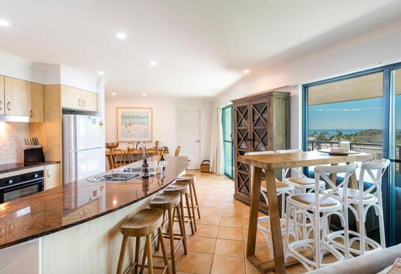 Superior 2-bedroom flat with sea view, The Cove Yamba