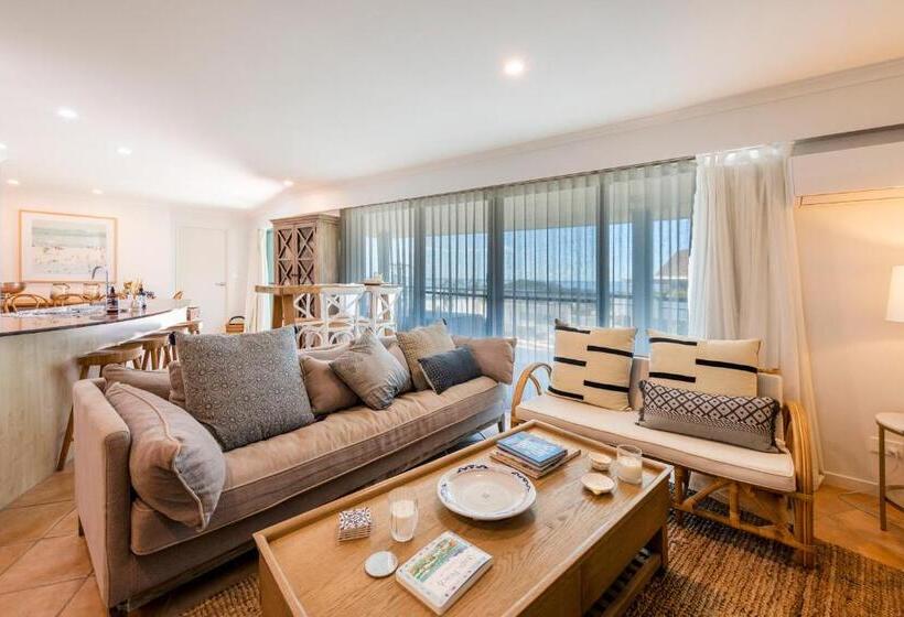 Superior 2-bedroom flat with sea view, The Cove Yamba