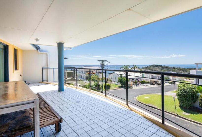 Superior 2-bedroom flat with sea view, The Cove Yamba