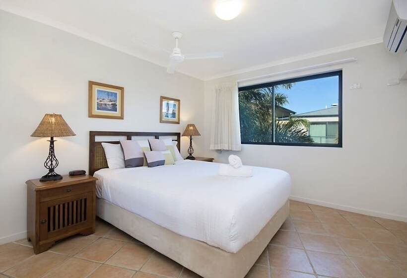 海の見える1ベッドルームアパートメント, The Cove Yamba