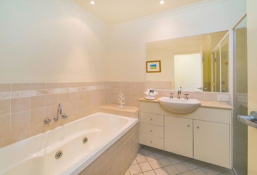 1階の1ベッドルームアパートメント, The Cove Yamba