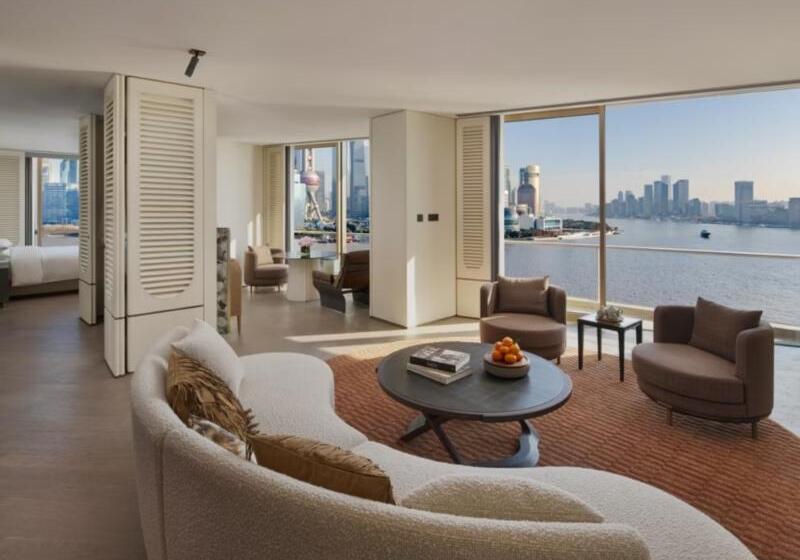 Suite, The Seagull on the Bund