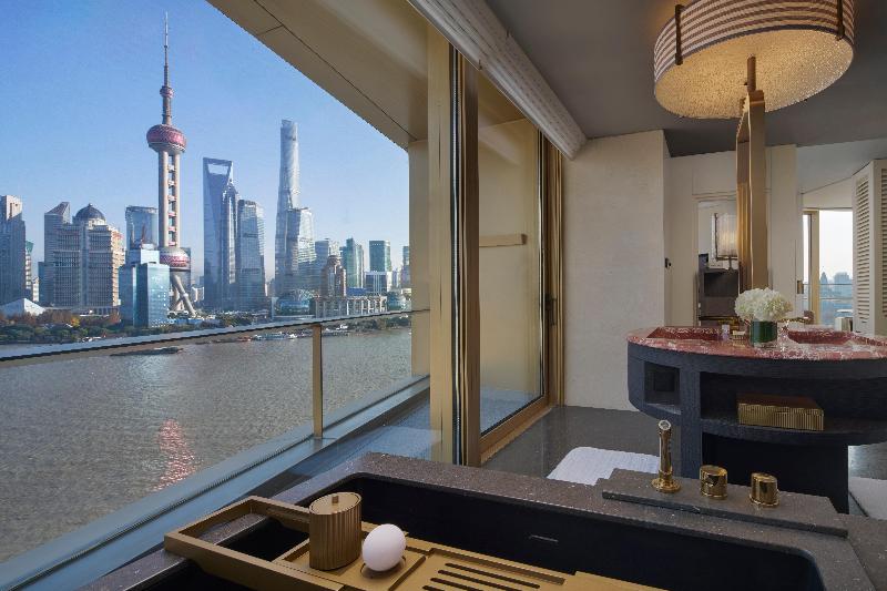 Suite, The Seagull on the Bund