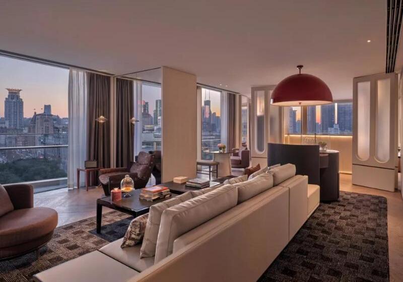 Suite, The Seagull on the Bund