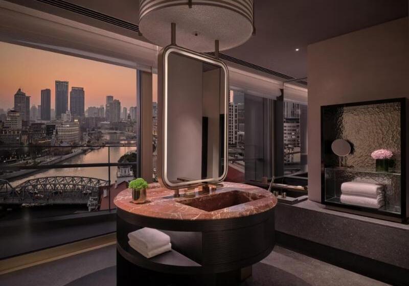 Suite, The Seagull on the Bund