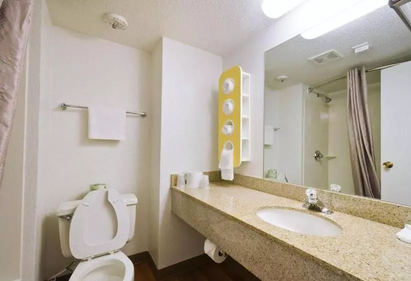 キングサイズベッドのスタンダードルーム, Motel 6springfield, Dc  Washington Southwest