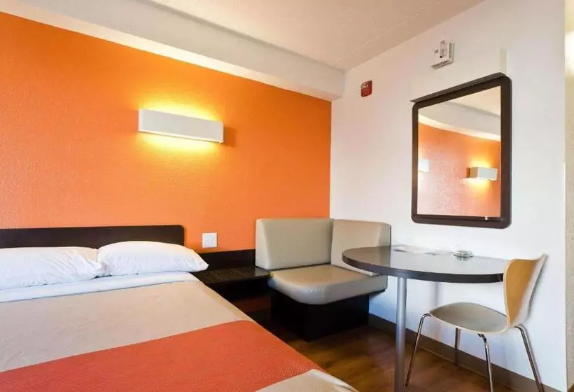 キングサイズベッドのスタンダードルーム, Motel 6springfield, Dc  Washington Southwest