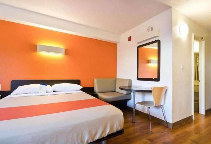 キングサイズベッドのスタンダードルーム, Motel 6springfield, Dc  Washington Southwest