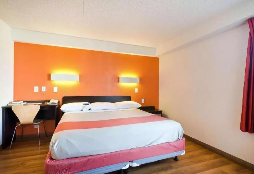 身障者適用キングサイズベッドルーム, Motel 6springfield, Dc  Washington Southwest