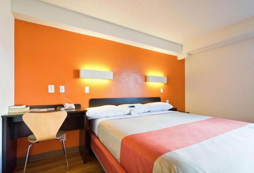 غرفة قياسية سرير كينج لذوى الإحتياجات الخاصة, Motel 6springfield, Dc  Washington Southwest