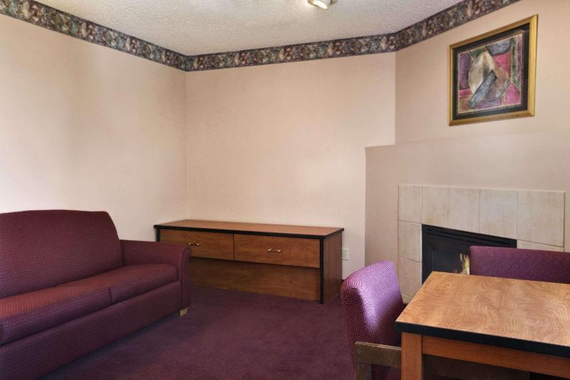 سوئیت با تخت بزرگ, Super 8 By Wyndham Colorado Springs Airport