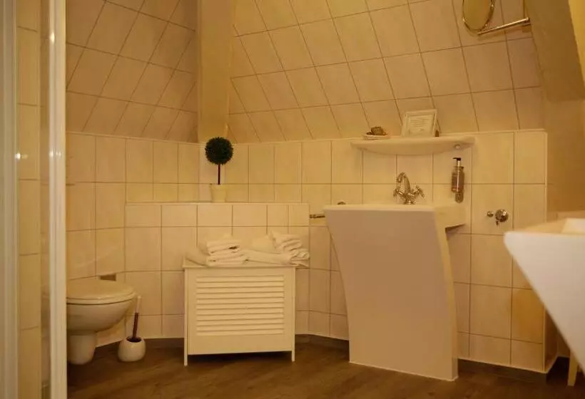 屋根裏部屋風スタンダードルーム, Ringhotel Schloss Tangermünde