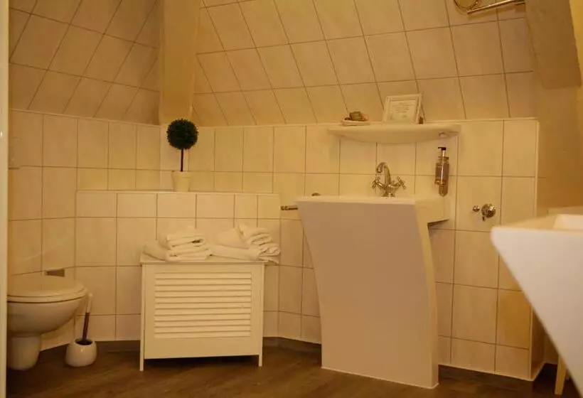 屋根裏部屋風スタンダードルーム, Ringhotel Schloss Tangermünde