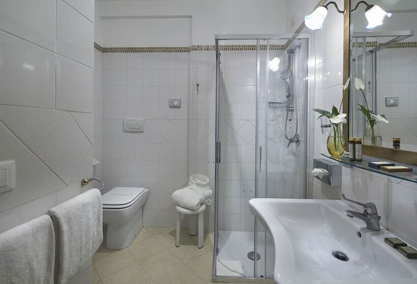 Standard Quadruple Room, Orsaria