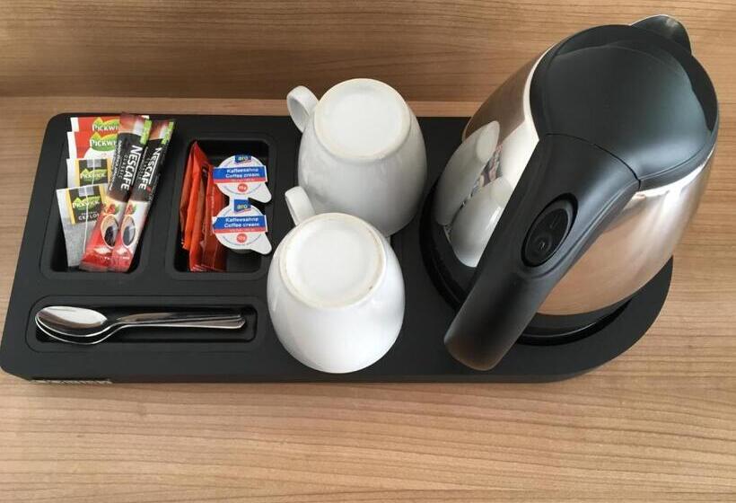 Quarto Estandar Individual, Akcent