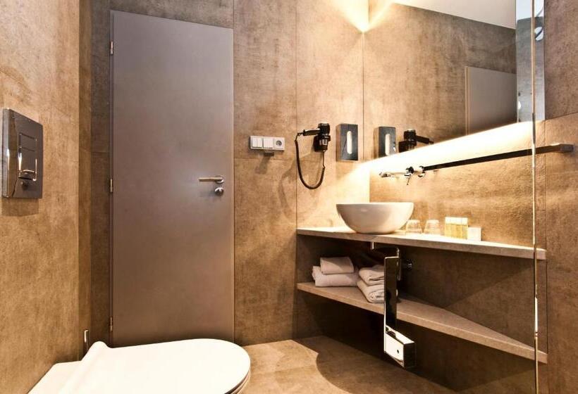 Standard Yhden Hengen Huone, Akcent