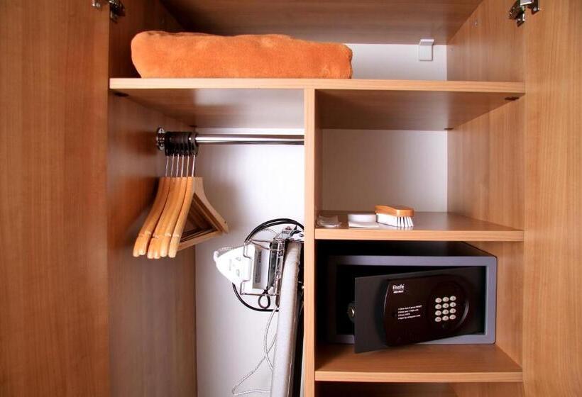 Quarto Executivo, Akcent