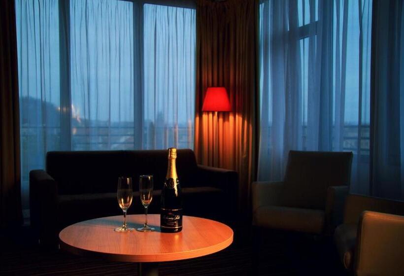 Quarto Executivo, Akcent