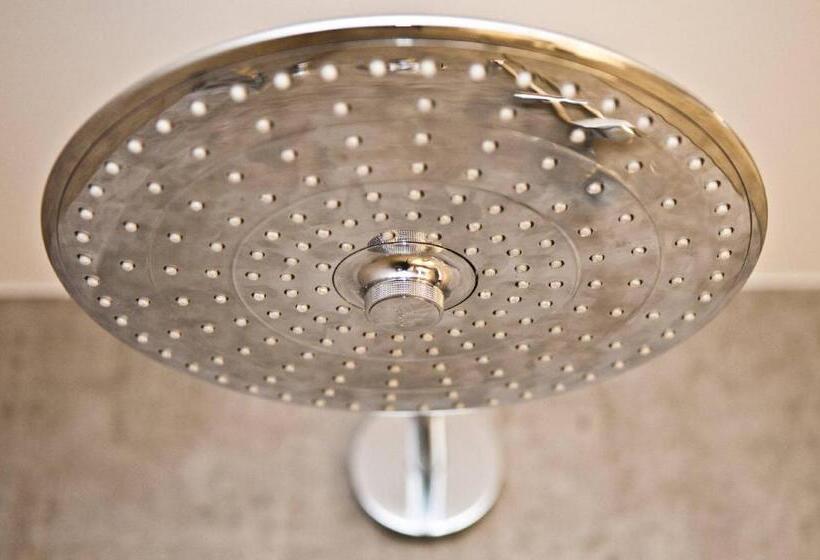 Quarto Executivo, Akcent