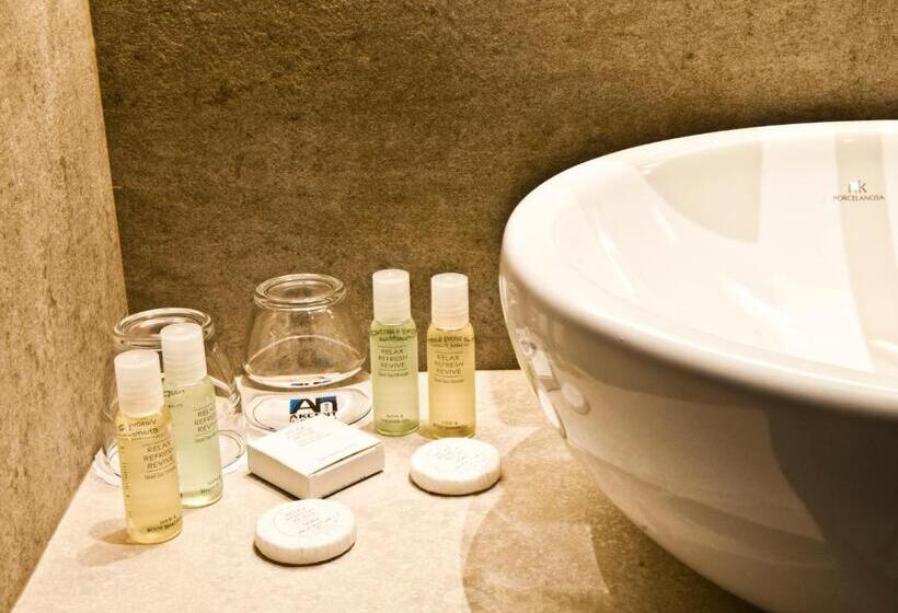 Quarto Executivo, Akcent