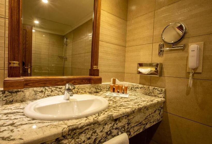 اتاق سوپریور, Bristol