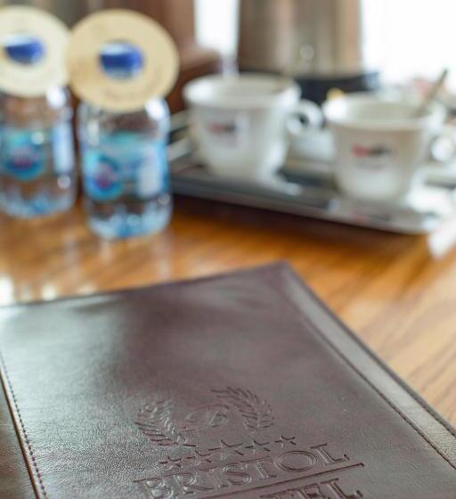 اتاق لوکس, Bristol