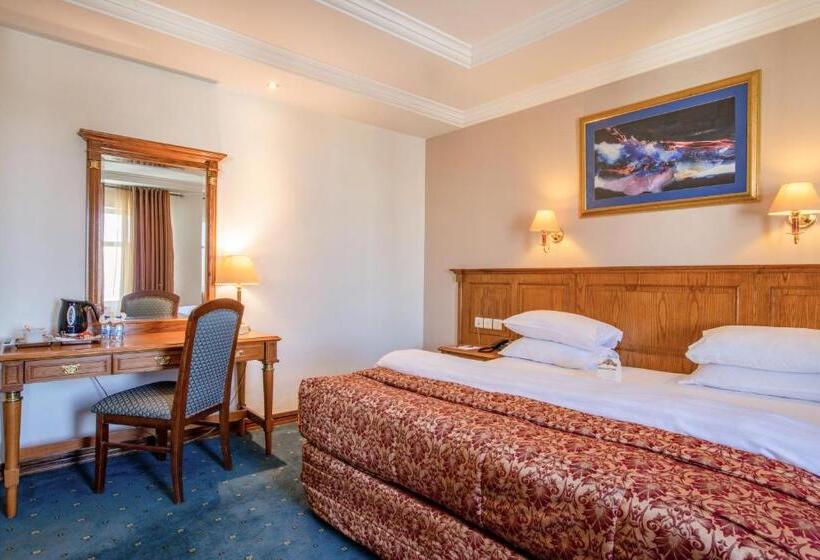 سوییت اجرایی, Bristol