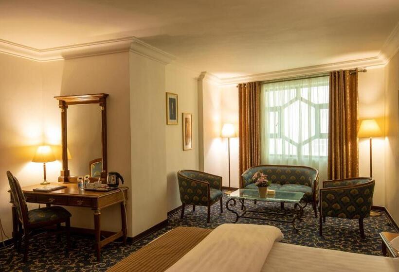 سوییت جونیور, Bristol