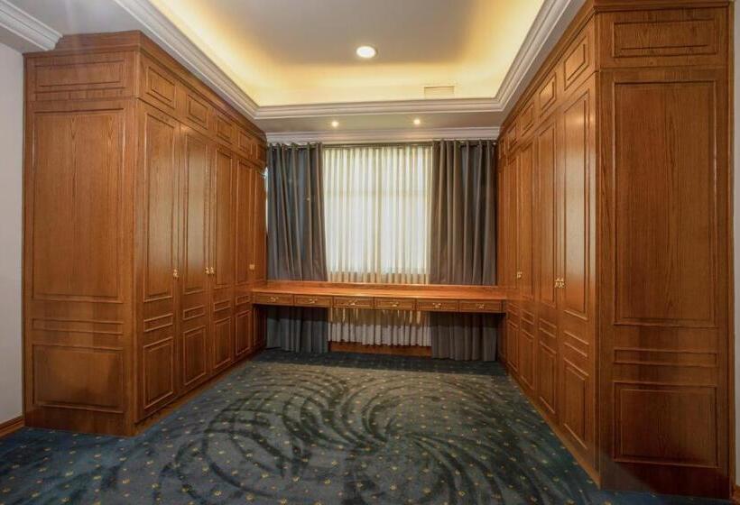 سوییت خانوادگی, Bristol