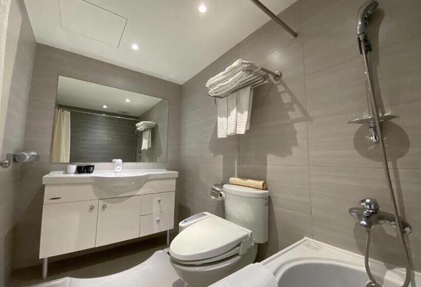 اتاق لوکس سه تخته, Green World Triplebeds