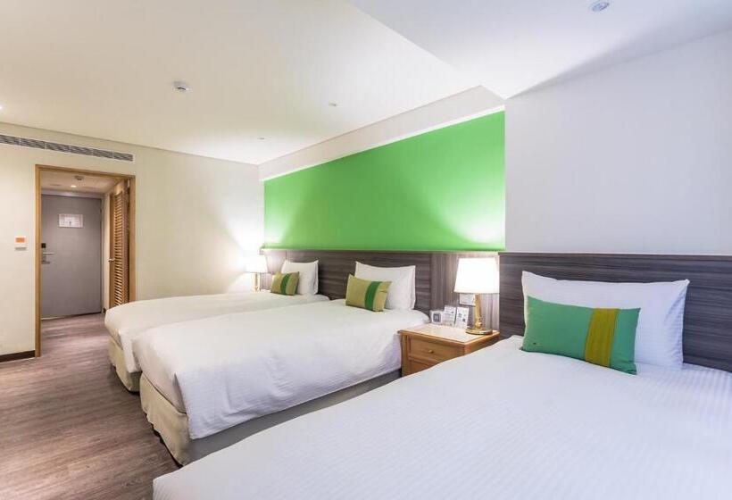 Deluxe Triple Room, Green World Triplebeds