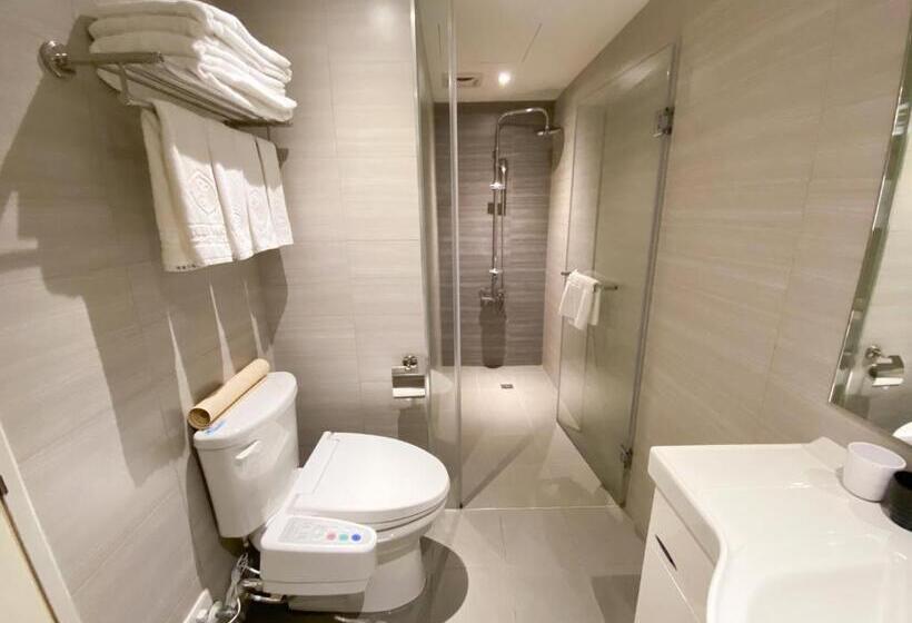 اتاق لوکس چهار تخته, Green World Triplebeds