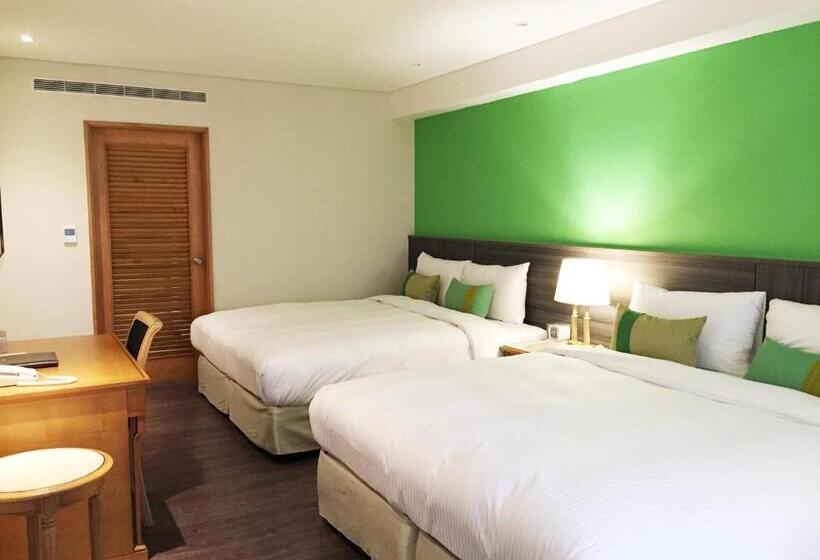 اتاق لوکس خانوادگی, Green World Triplebeds