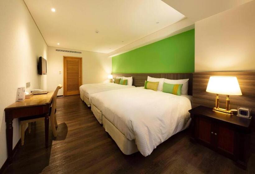 Deluxe Family Room, Green World Triplebeds
