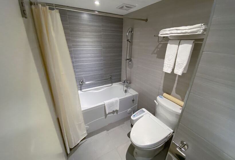 اتاق سوپریور, Green World Triplebeds