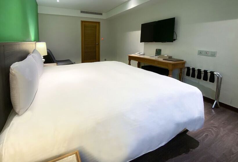 Superior Room, Green World Triplebeds
