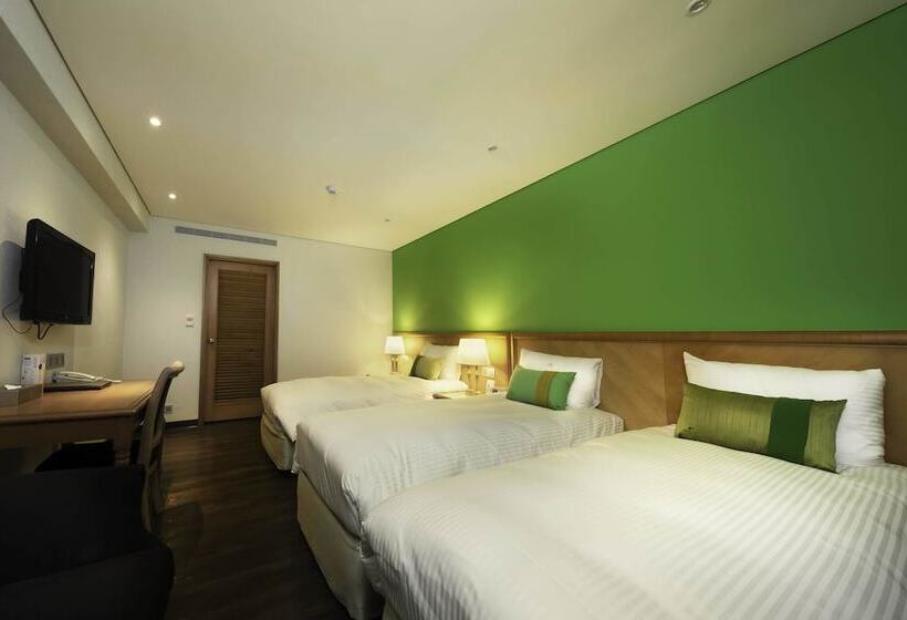 Deluxe Triple Room, Green World Triplebeds