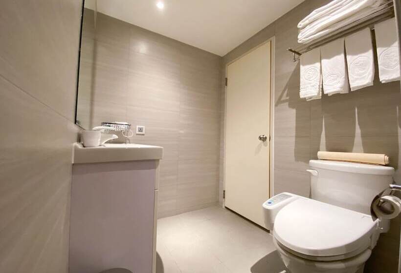 اتاق لوکس چهار تخته, Green World Triplebeds