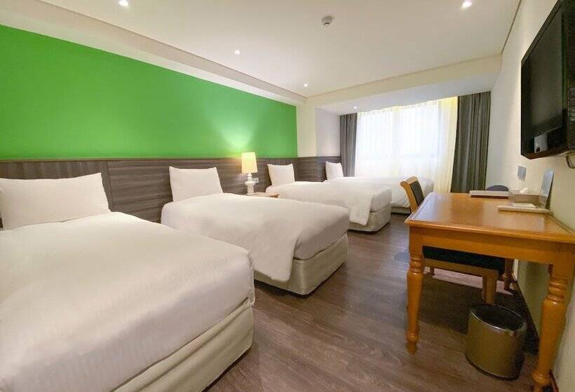 Deluxe Quadruple Room, Green World Triplebeds