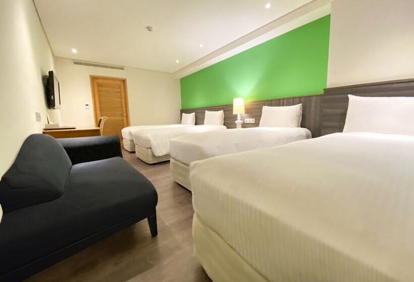 اتاق لوکس چهار تخته, Green World Triplebeds