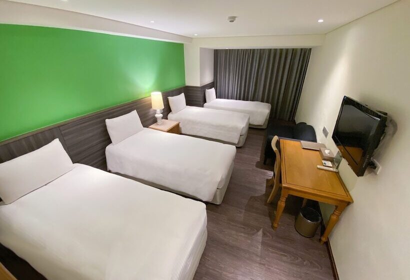 اتاق لوکس چهار تخته, Green World Triplebeds