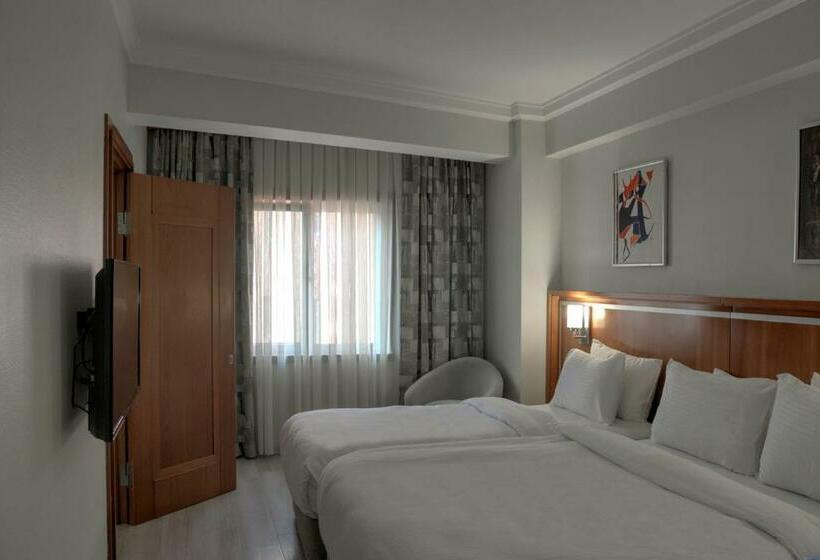 اتاق استاندارد سه نفره, Orka Royal Hotel & Spa