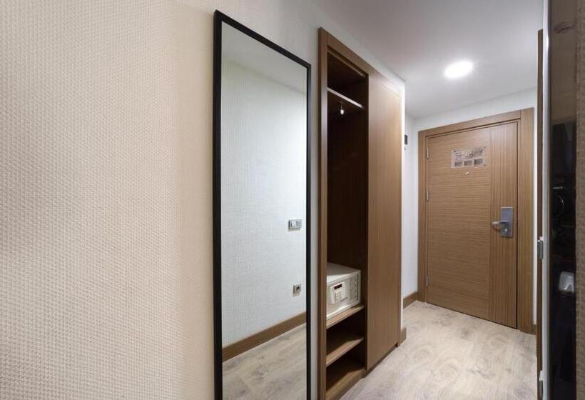 اتاق استاندارد سه نفره, Orka Royal Hotel & Spa