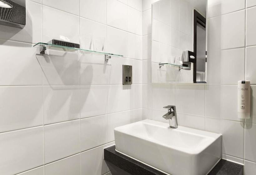 家庭间, Ramada Oxford