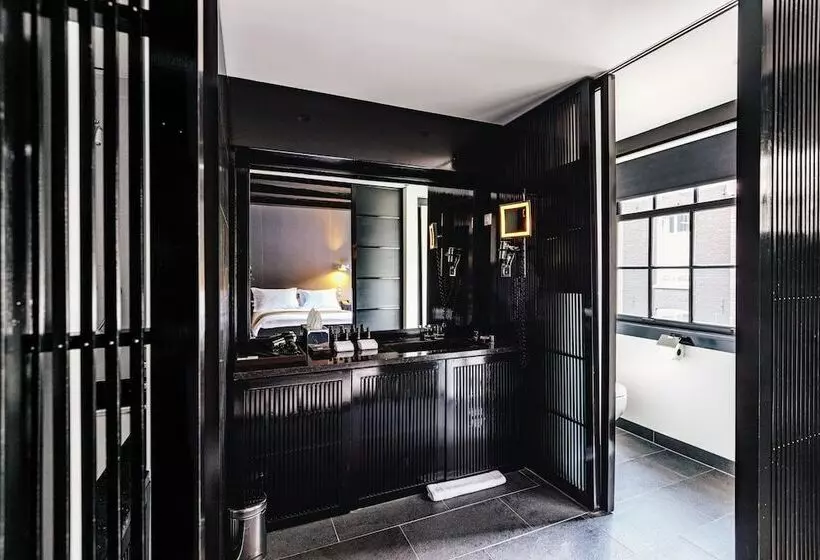Single Deluxe Room, The Dylan Amsterdam The Leading Hotels Of The World