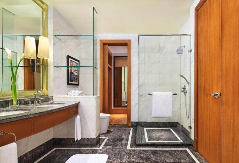 Standard Room King Size Bed, The Ritzcarlton Jakarta, Mega Kuningan