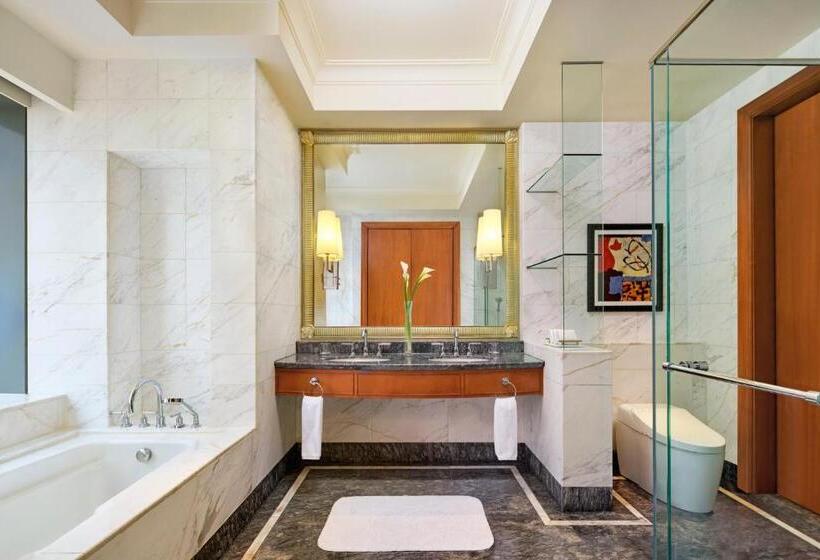 Club Room King Bed, The Ritzcarlton Jakarta, Mega Kuningan