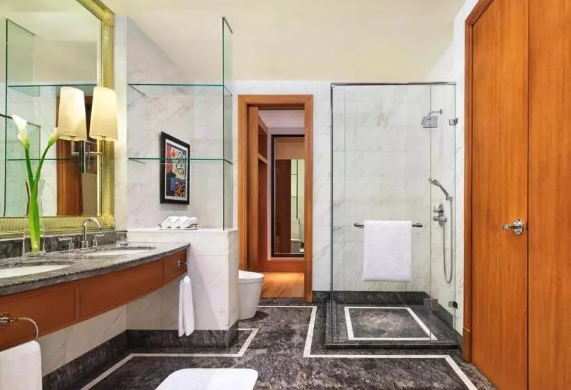 استودیو کلوب, The Ritzcarlton Jakarta, Mega Kuningan