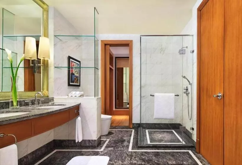 اتاق کلاب, The Ritzcarlton Jakarta, Mega Kuningan