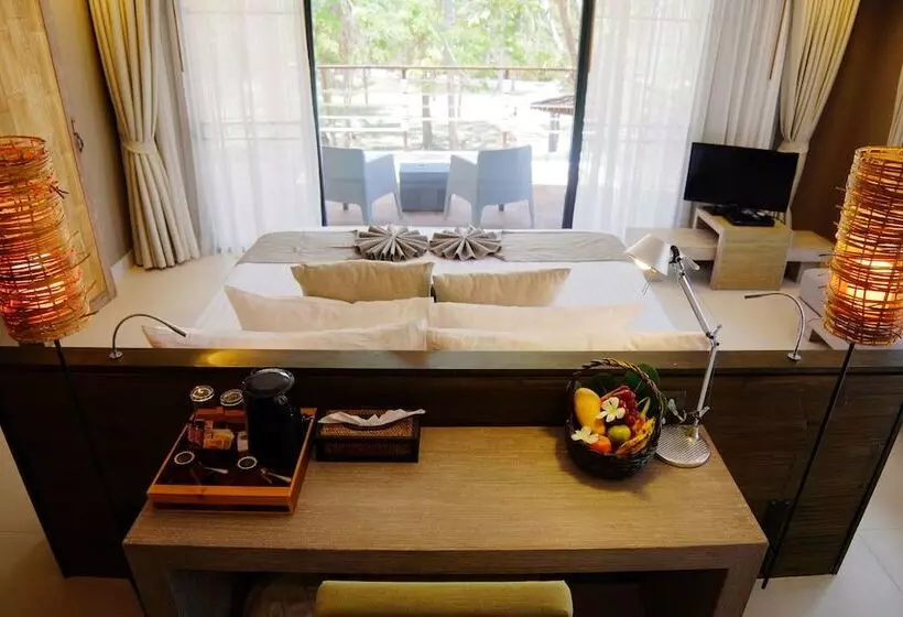 Villa 1 Makuuhuone, Twin Lotus Resort And Spa Sha Plus Adult Only November April